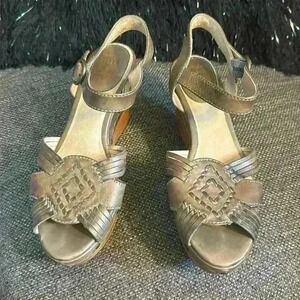 Frye | Charlie Huarache Wedge. Platform wedge. Taupe. 7